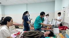 Tặng Bằng khen cho các tập thể, cá nhân trong công tác cứu hộ, cứu nạn bão số 13