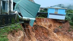 Di dời toàn bộ học sinh và giáo viên một trường miền núi Quảng Ngãi do sạt lở