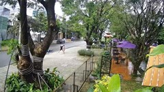 Lan truyền video ghi cảnh người đàn ông dùng cây đánh 3 bé trai trên đường