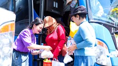 Ấm lòng những chuyến xe Tết 0 đồng