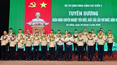Vinh danh những “cột mốc sống” nơi đầu sóng 