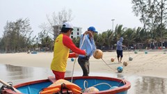 Khoanh vùng khu vực tắm biển an toàn tại Mỹ Khê trước mùa cao điểm du lịch