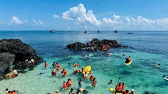 Quảng Ngãi đón 320.000 lượt khách dịp Giỗ Tổ, doanh thu đạt 251 tỉ đồng