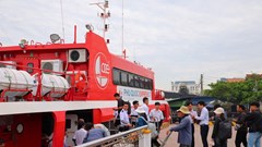 Lý Sơn hút khách dịp hè, vận tải biển tăng cường phục vụ du khách