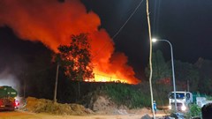Huy động lực lượng xuyên đêm dập cháy bãi rác Nghĩa Kỳ