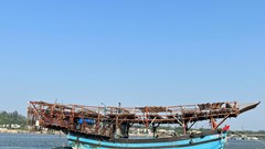Quảng Ngãi: Cứu được 33 thuyền viên, khẩn trương tìm 3 ngư dân mất tích