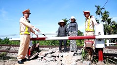 Đóng lối đi tự mở, bảo đảm an toàn giao thông đường sắt