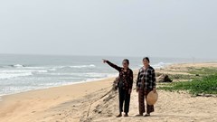 Biển “ăn” sâu vào đất liền, người dân Đức Lợi lo lắng