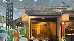 Trải nghiệm ngày Tết kỳ lạ nhất của người Việt tại Hoàng thành