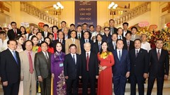 Trái tim người cộng sản luôn dành chỗ cho tình yêu đời, yêu người, yêu  văn học nghệ thuật...