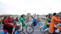 Hàng trăm người diện áo dài, đạp xe quảng bá du lịch và di sản Hà Nội