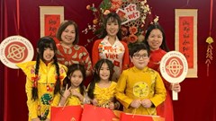 Giới thiệu Tết Việt cho học sinh ở Anh