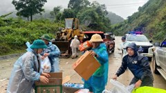 Nỗ lực cứu hộ những người bị mắc kẹt tại đèo Lò Xo