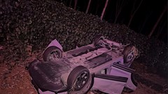 Lộn nhiều vòng trên cao tốc khiến ô tô lật ngửa: Bé 4 tháng tuổi thoát nạn ngoạn mục