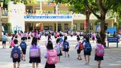 Xin đổi trường đầu cấp: Phụ huynh cần làm gì để không mắc bẫy tin giả?