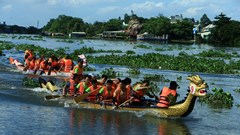 Tổ chức Giải Đua thuyền truyền thống chào mừng 70 năm Chiến thắng Điện Biên Phủ