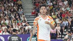 Lê Đức Phát đánh bại tay vợt Đức, dẫn đầu bảng K Olympic