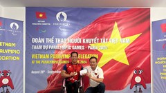 Thưởng nóng đô cử Lê Văn Công với HCĐ Paralympic