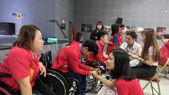 Đoàn Thể thao người khuyết tật Việt Nam giao lưu với kiều bào tại Pháp