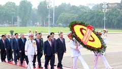 Lãnh đạo Đảng, Nhà nước và các đại biểu Quốc hội vào Lăng viếng Chủ tịch Hồ Chí Minh