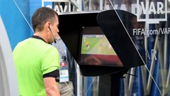 VAR lần đầu được áp dụng, hứa hẹn trận cầu “cân não”
