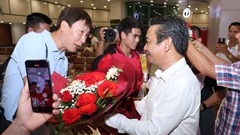 Thứ trưởng Hoàng Đạo Cương đón U23 Việt Nam trở về sau chiến tích vô địch Đông Nam Á