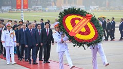 Lãnh đạo Đảng, Nhà nước và các đại biểu vào Lăng viếng Chủ tịch Hồ Chí Minh