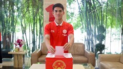 Khuất Văn Khang và các cầu thủ Thể Công - Viettel náo nức đi bầu cử