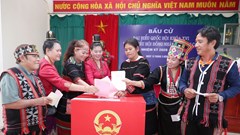 Cử tri lớn tuổi nhất thực hiện bầu cử là cụ Hoàng Thị Tồng, 119 tuổi