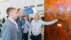 Lần đầu tiên nghệ thuật sơn mài được ứng dụng trong thang máy