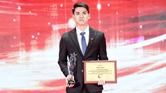 Khuất Văn Khang vinh dự được nhận giải thưởng Viettel’s Stars