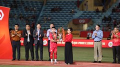 CAHN thắng Becamex TP.HCM 2-1 trong ngày nâng cúp vô địch V-League