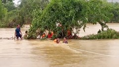 Giải cứu thành công 22 người dân mắc kẹt trong lũ