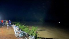 Thanh Hóa khẩn cấp sơ tán dân vì nguy cơ lũ lịch sử tràn đê sông Cầu Chày