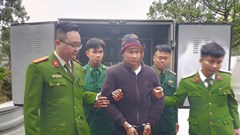 Bắt giữ hơn 1 tấn pháo nổ ngụy trang trong xe hàng Tết từ Lào về Việt Nam