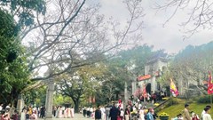 Hơn 15.000 lượt khách đổ về Khu di tích đền Bà Triệu dịp Tết