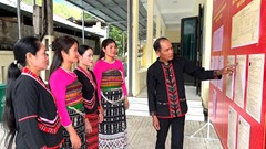 “Cầu nối” bản biên cương trước ngày bầu cử