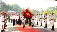 Lãnh đạo tỉnh Thanh Hóa dâng hương tưởng niệm Chủ tịch Hồ Chí Minh, tri ân các Anh hùng liệt sĩ