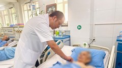 Cụ bà 91 tuổi mang nhóm máu hiếm vượt cửa tử sau hơn 4 giờ phẫu thuật