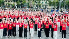 Thanh Hóa rực sắc cờ đỏ, hàng nghìn bước chân cùng Việt Nam tiến bước