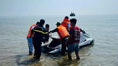 Cấp cứu kịp thời ngư dân bị đột quỵ trên biển Sầm Sơn 
