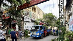 “Siêu phường” Hạc Thành huy động 13 xe cẩu lập lại trật tự đô thị