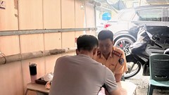 Tài xế ô tô bị phạt vì lắp thêm đèn phía sau gây chói mắt
