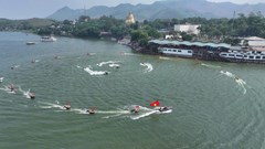 Mãn nhãn màn trình diễn thể thao nước tại hồ Núi Cốc