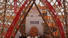 Khi làng nghề truyền thống bước vào trung tâm thương mại