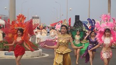 Đa sắc màu tại lễ hội diễu hành đường phố Đồng Hới 