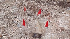 Bất ngờ phát hiện quả bom tạ khi đào móng làm nhà