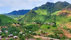 Phát huy người có uy tín vùng đồng bào dân tộc thiểu số trong công tác văn hoá, thể thao, du lịch và gia đình