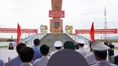 Tưởng niệm các liệt sĩ và nhân dân hy sinh trong chiến thắng trận đầu trên sông Gianh