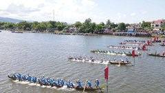 Sẵn sàng lễ hội đua thuyền truyền thống trên sông Nhật Lệ mừng Tết Độc lập